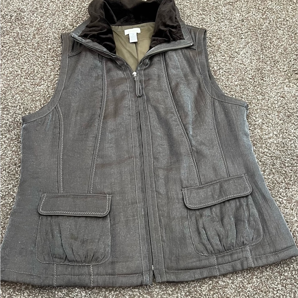 Chico’s taupe color stylish vest size 2. Full zip front.